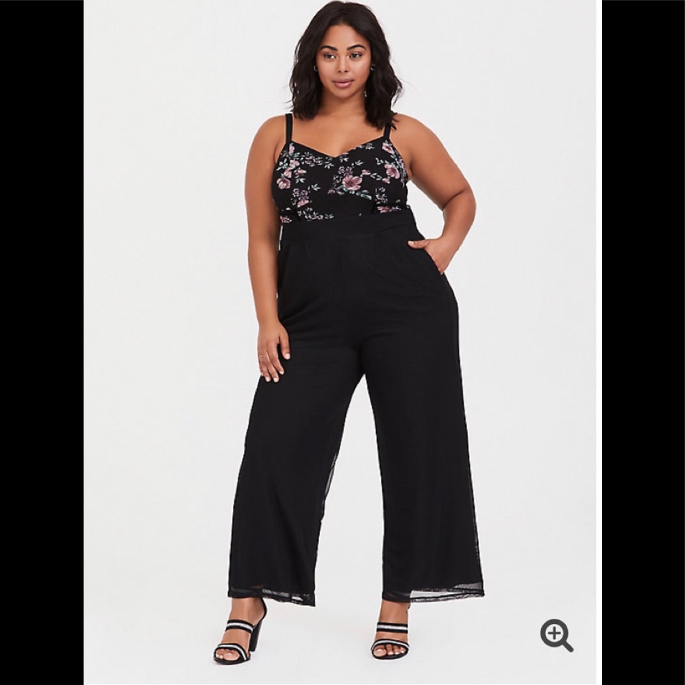 Torrid Floral Jumpsuit size 2 NWT shrug NWT